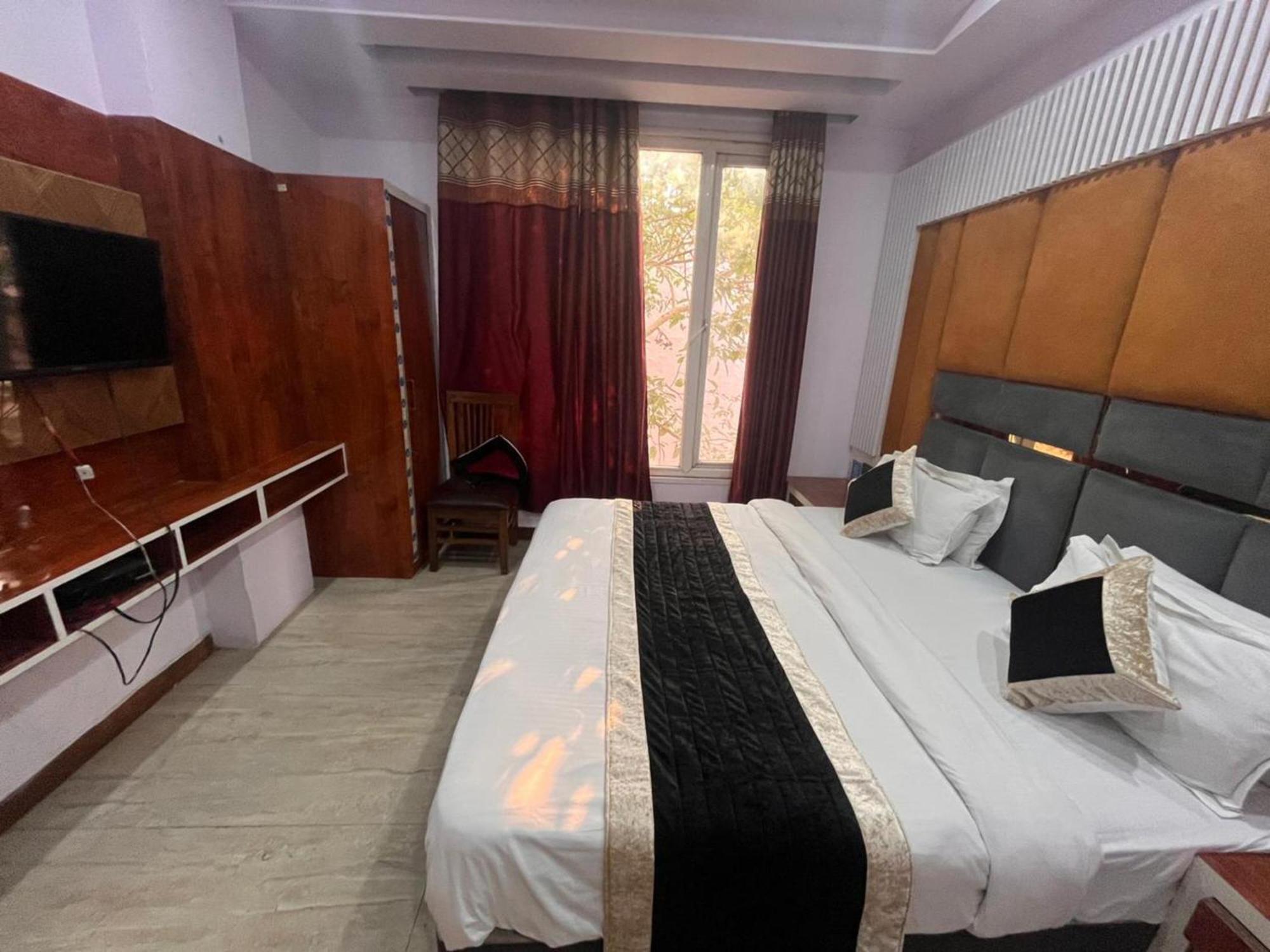 Hotel Ambience -5 Mints Walk From Railway Station New Delhi Exterior photo