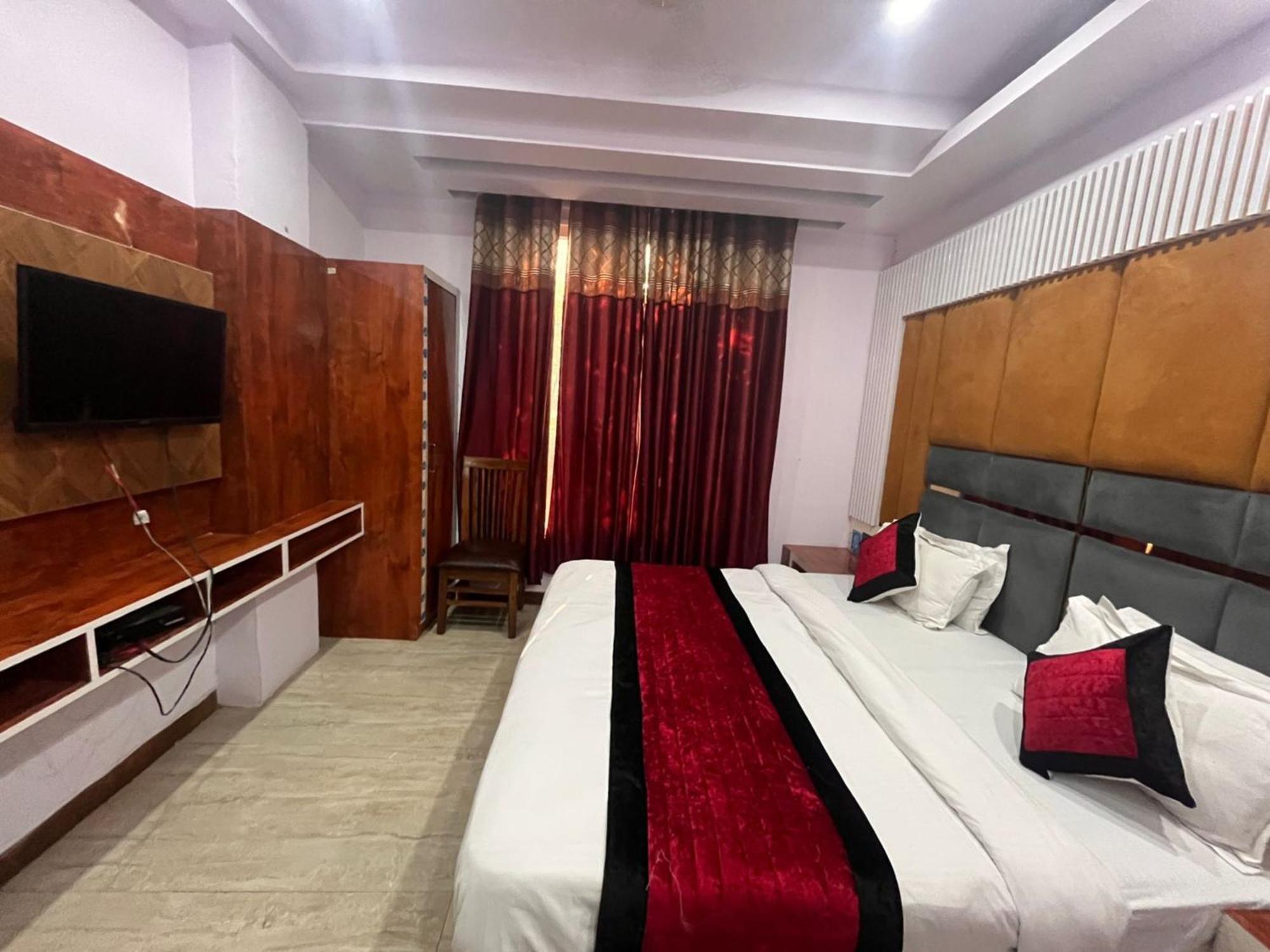 Hotel Ambience -5 Mints Walk From Railway Station New Delhi Exterior photo
