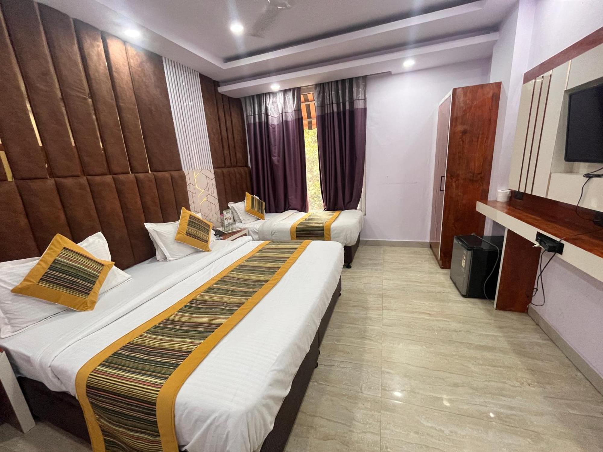 Hotel Ambience -5 Mints Walk From Railway Station New Delhi Exterior photo